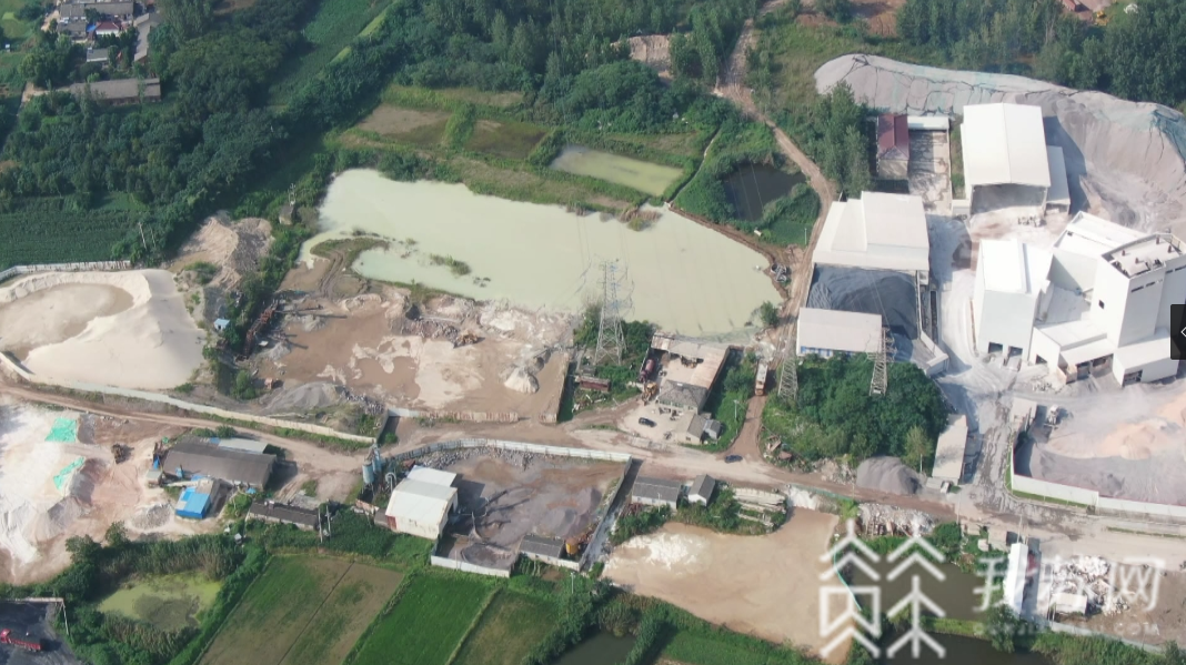 『丹徒区』环保部门称不知情|解忧帮 镇江丹徒区多处坑塘被倾倒大量碱性液体