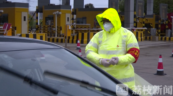 众志成城 抗击疫情：在风雨中坚守的“防疫战士”