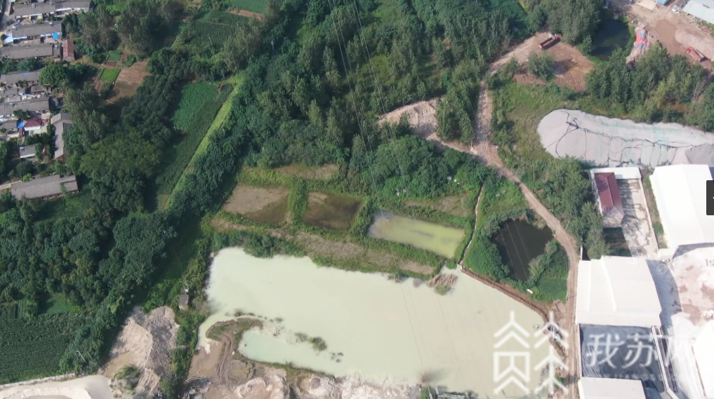 『丹徒区』环保部门称不知情|解忧帮 镇江丹徒区多处坑塘被倾倒大量碱性液体