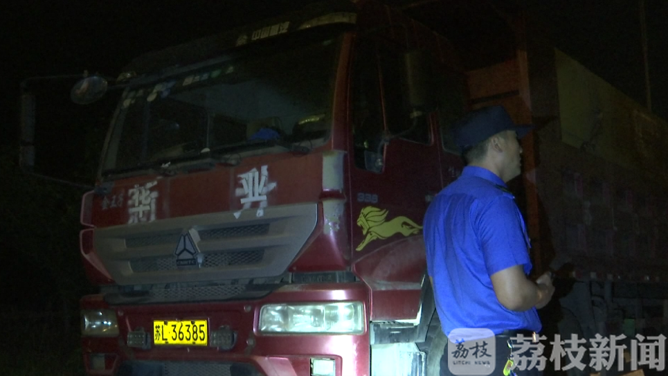 『泥浆』拦截记者阻挠采访 ！镇江这个工地咋这么牛？丨解忧帮 非法倾倒泥浆，