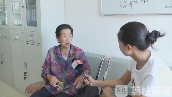 九千元现金落公交车  驾驶员及时交还失主