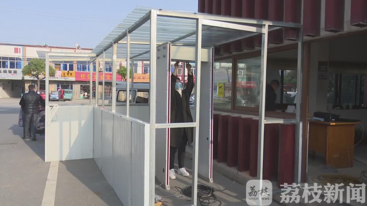 测温■江阴70个校区开学前安装测温“校门”