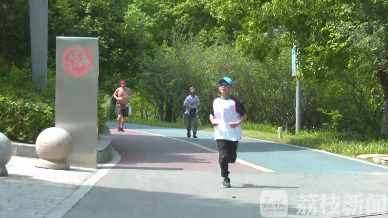 徒步■8个城市500名徒步爱好者扬中激情开跑