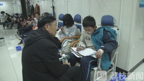 探访夜间儿科门诊 护士4小时“刷”出13000步