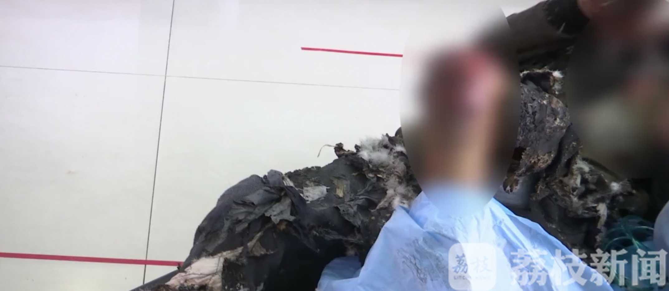 【烧纸】男子不慎引火上身 烧纸祭祀