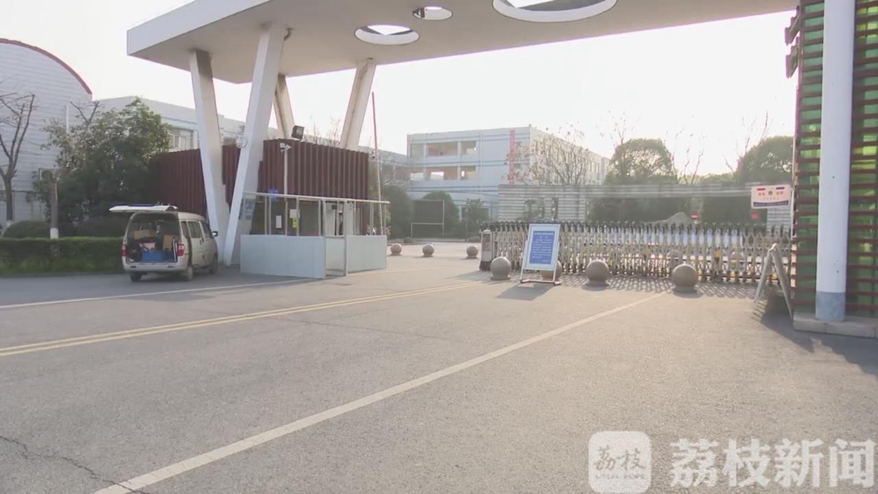 测温■江阴70个校区开学前安装测温“校门”