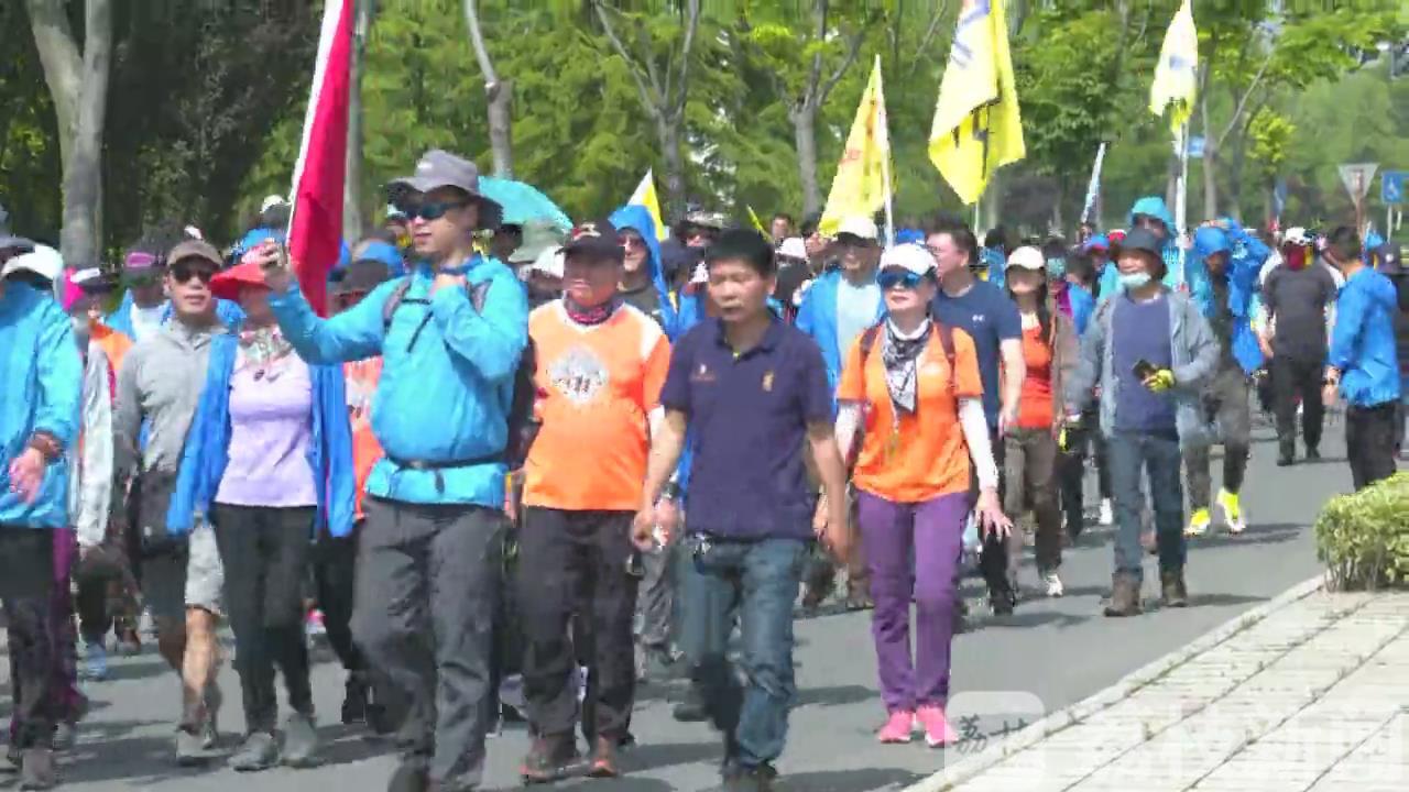 徒步■8个城市500名徒步爱好者扬中激情开跑