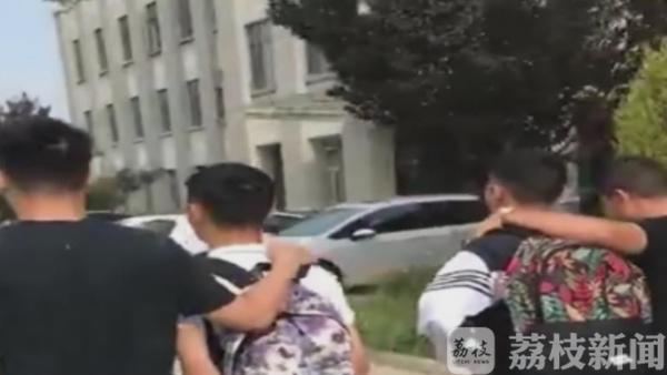 冒充老师让家长交“学杂费” 两名高三学生涉嫌诈骗被抓