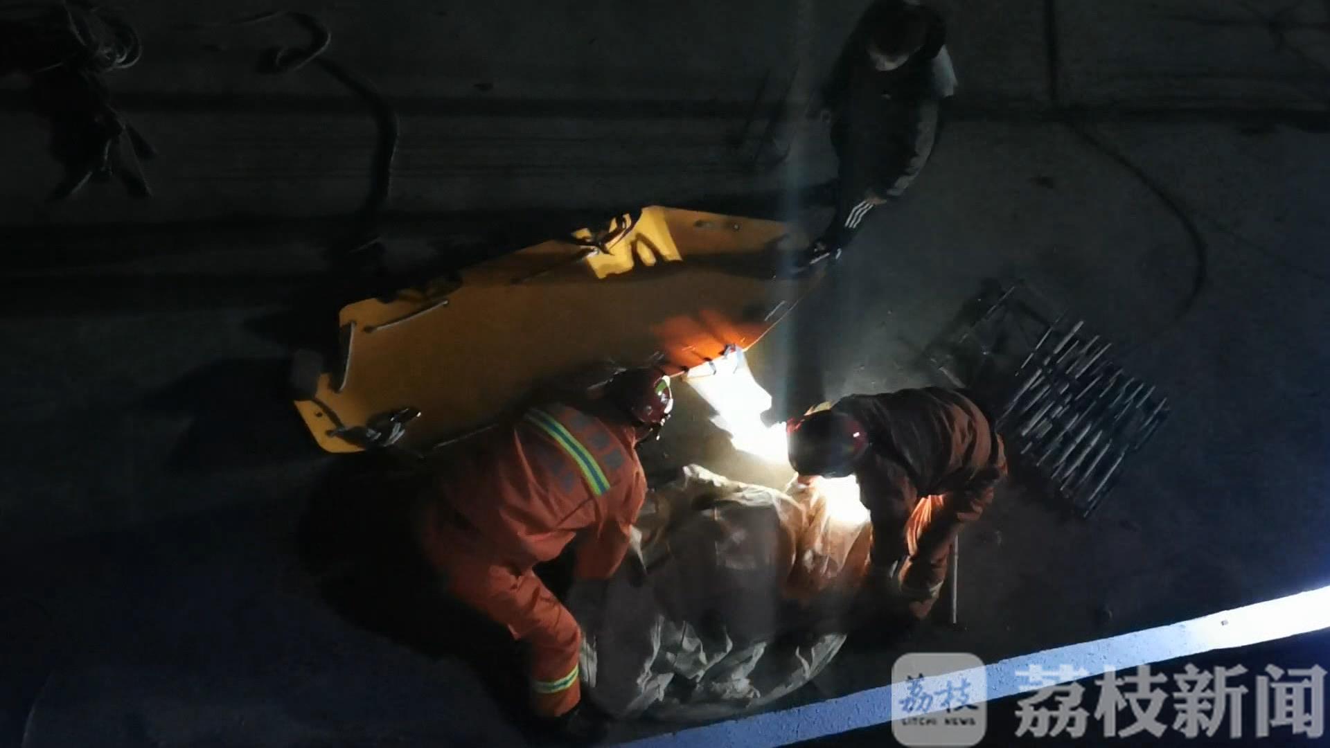 天台■不慎坠落3楼天台 15岁女孩5楼天台拍夜景