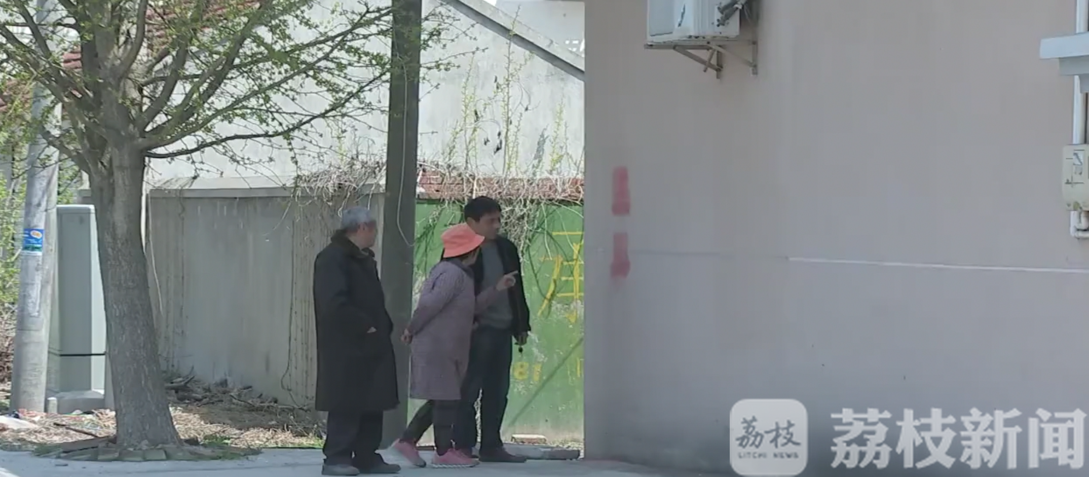 「门窗」竟是他人私下泄愤 如东多户门窗被喷红漆