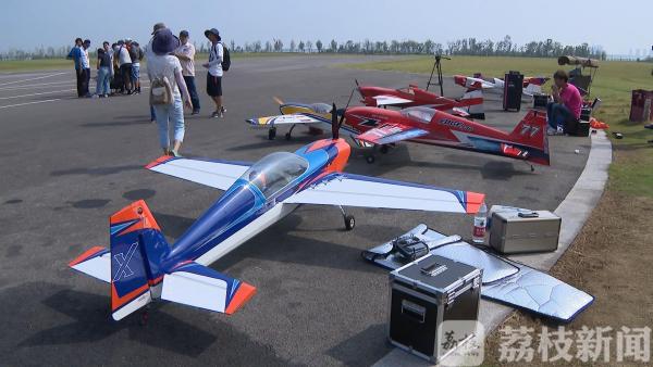 第四届苏州航空模型公开赛举行 300多名航模高手一较高下