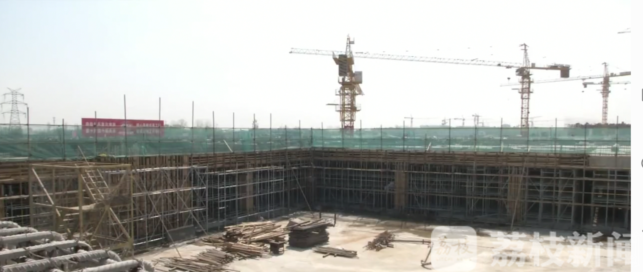 扬州■沿线站点建设加速推进 连淮扬镇铁路扬州段铺轨完工