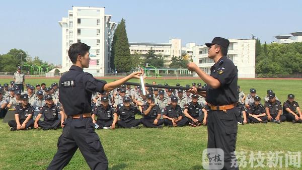 开展反恐防暴演练 筑牢校园安全堡垒
