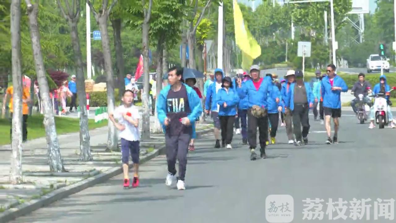 徒步■8个城市500名徒步爱好者扬中激情开跑