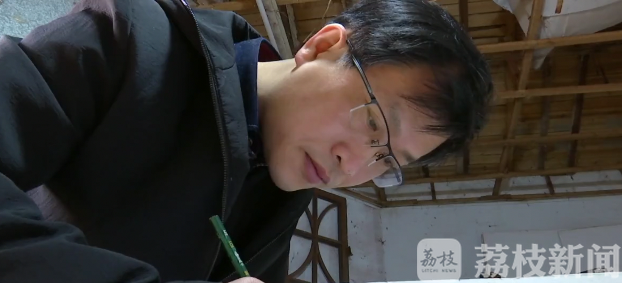 「作品」木雕作品致敬抗疫英雄 瞬间化作永恒