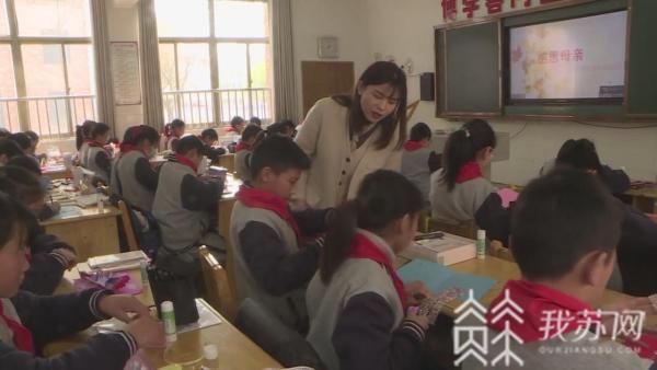 新ManBetX万博小学生自制DIY贺卡 感谢母亲养育之恩(图2)