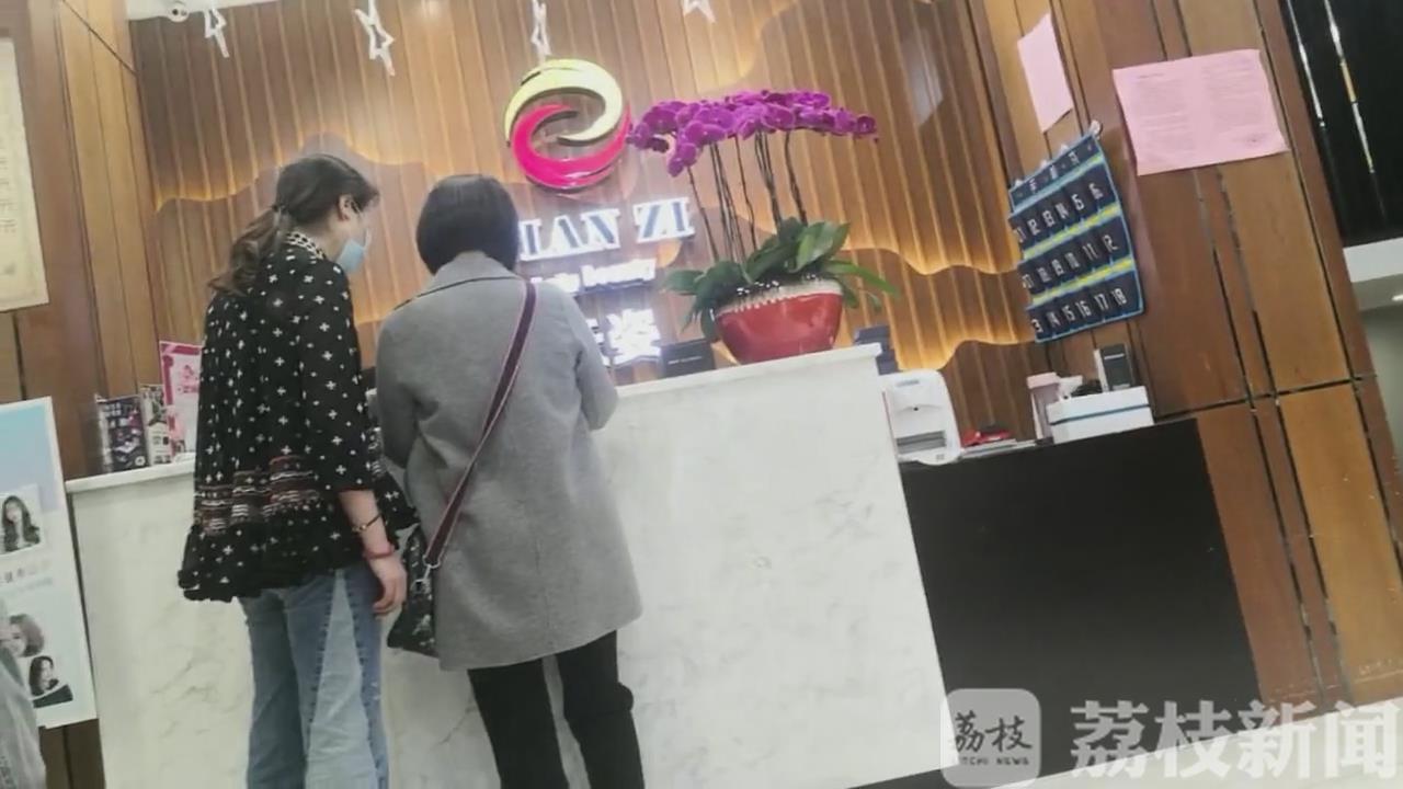 『毛巾』这家理发店遭质疑 加收2块钱毛巾、围布使用费