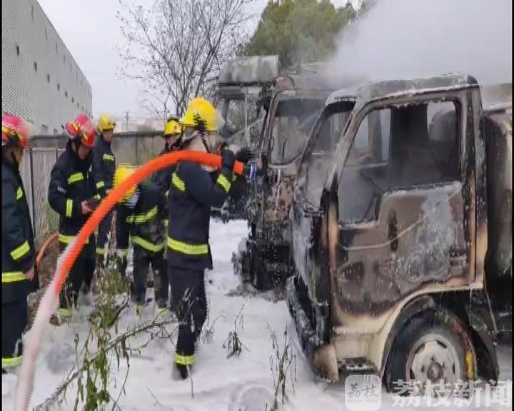 油罐车@引燃三辆油罐车 小轿车突发自燃