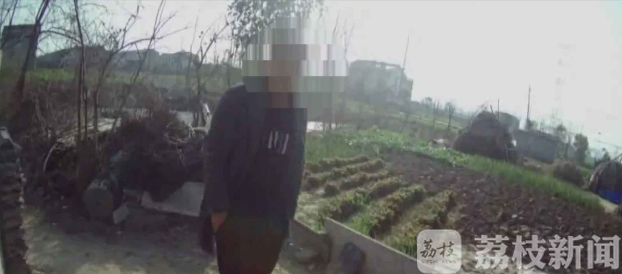 #女厕所#民警到场男子竟躲进女厕所 酒后会车滋事