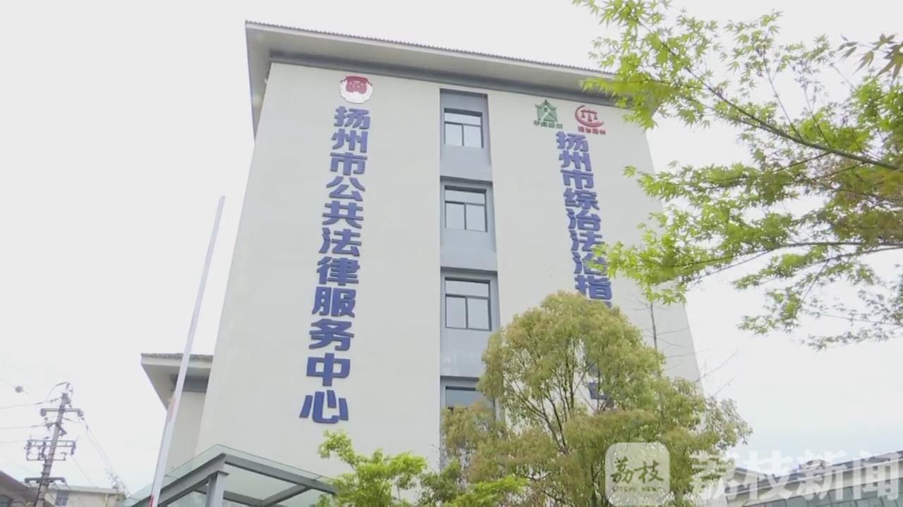 失控：因患精神疾病 男子情绪失控砸坏八车