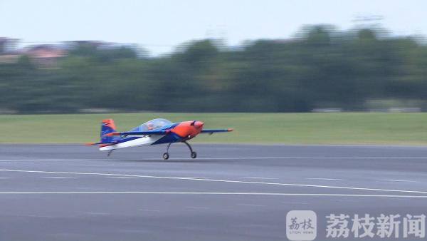 第四届苏州航空模型公开赛举行 300多名航模高手一较高下