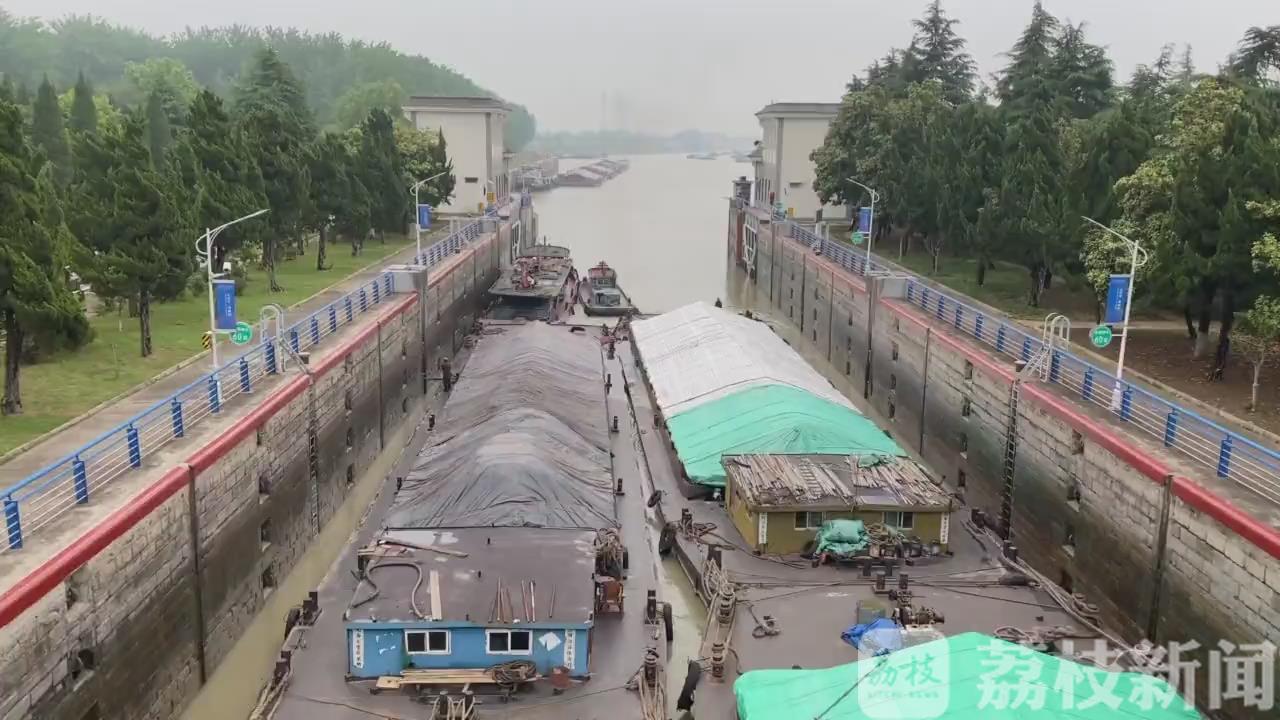 [淮安]航务部门多措并举保畅通 大运河淮安段大量船舶待闸