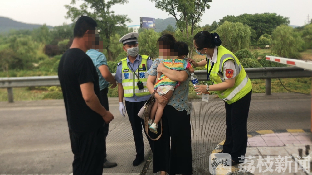 交警■男子竟把妻子丢在了高速上 因琐事吵架