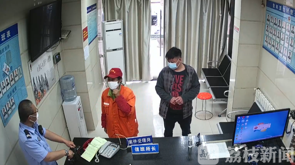 [环卫工]民警勘查竟是乌龙一场 7旬环卫工老人报警钱被盗