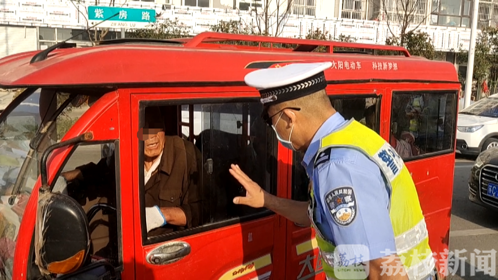 「三轮车」徐州交警开展整治活动 “三小车”接送学生太危险