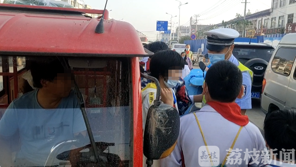 「三轮车」徐州交警开展整治活动 “三小车”接送学生太危险
