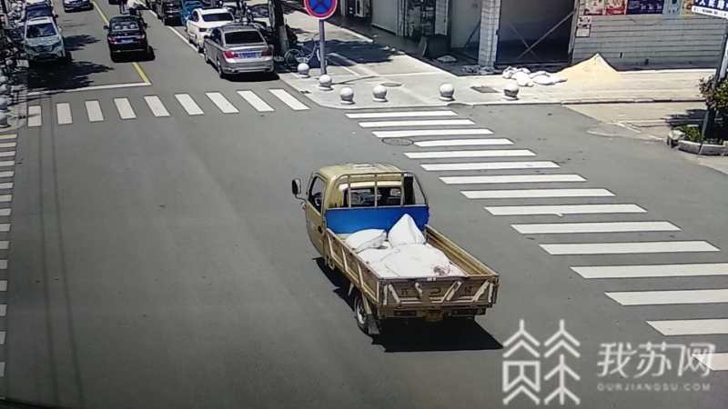 客户■民警两小时帮追回 粗心客户少付货款