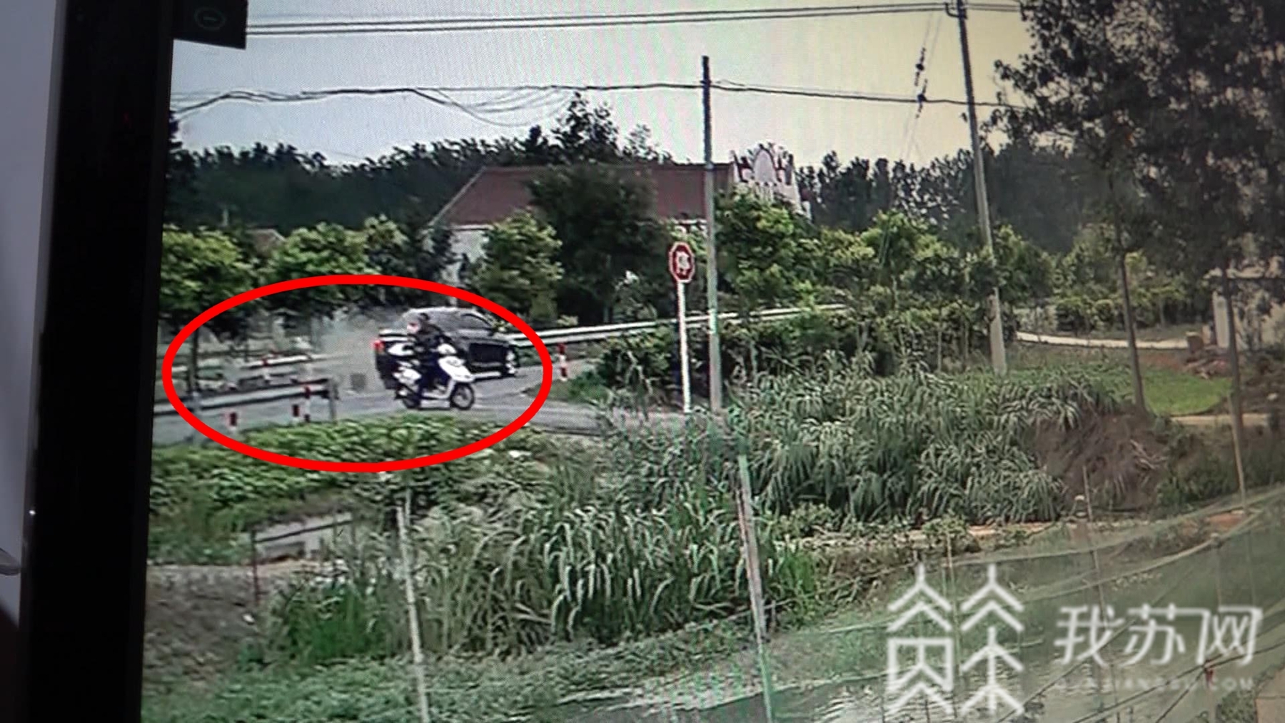 「失控」 回到家中报警投案驾车失控撞人逃逸