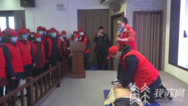盐城:学急救知识,帮清扫景区,假期学子社会实践活动丰富多彩