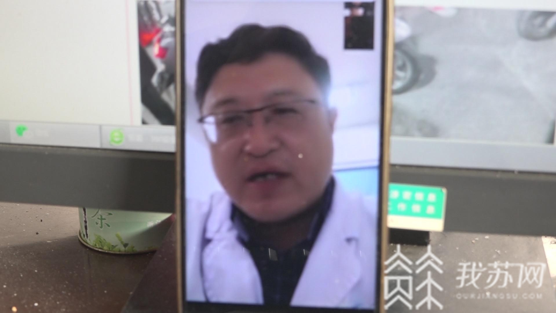 「跪地救人」跪地救人获点赞援湖北医生路遇车祸