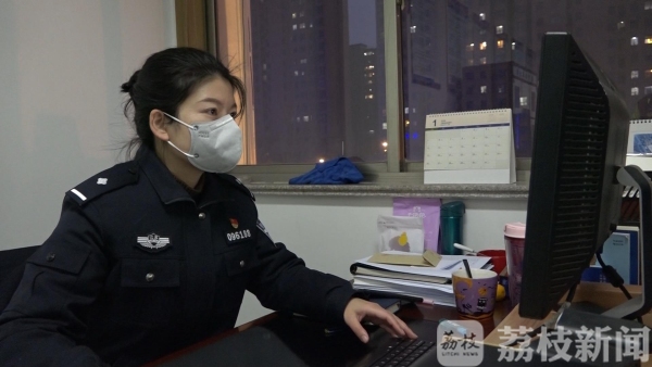 射阳：心疼防控一线民警  市民丢下千元慰问金