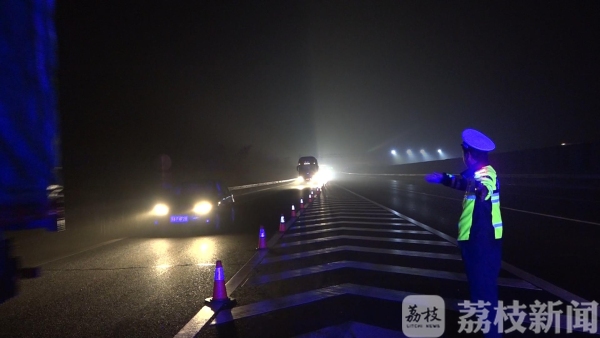 雨雾来袭  盐城境内昨夜多条高速临时关闭