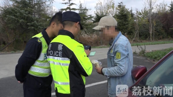 冒用身份应付检查  谁知道被冒用的身份也没驾照