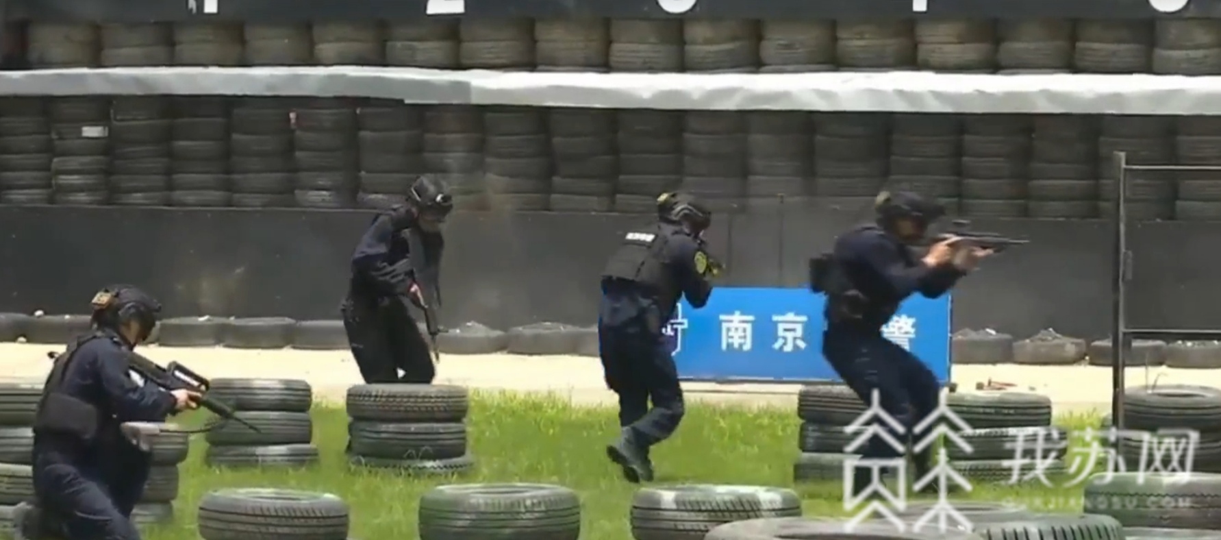 『队员』堪比“大片” 直击特警队员特训现场