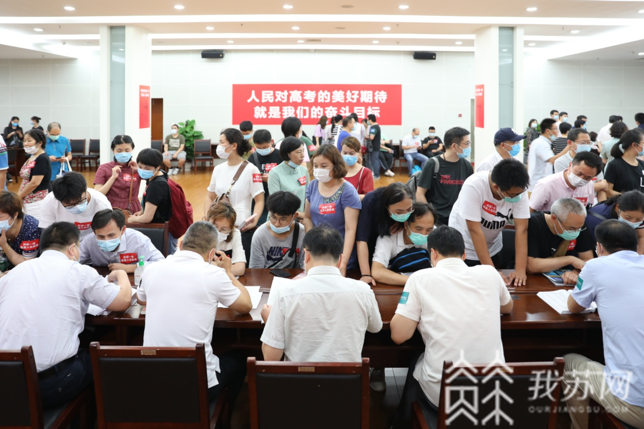 服务■“一对一”指导,全程跟踪服务!江苏为抗疫一线医务人员子女提供高考志愿服务