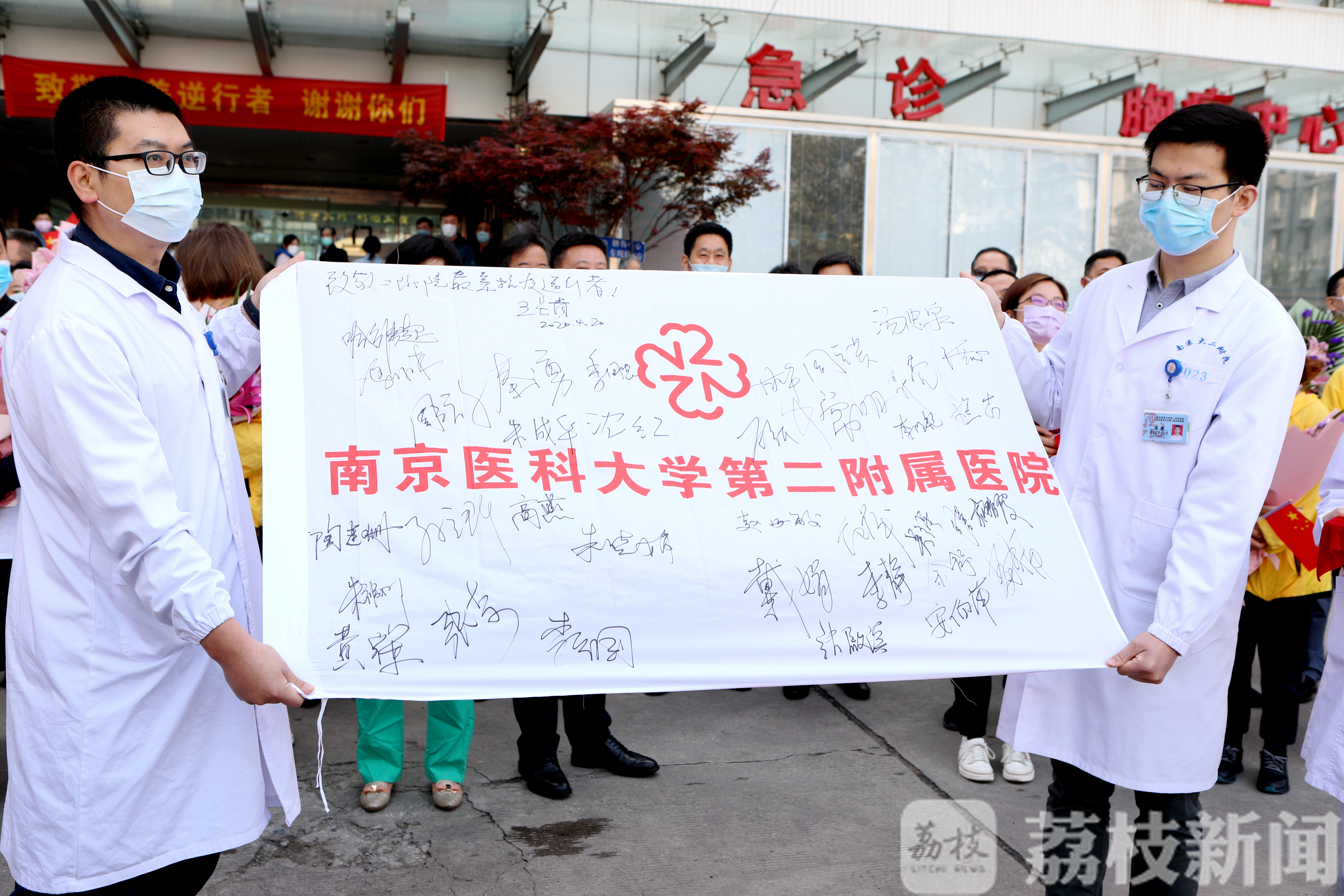岗位■全部归队！他们穿着湖北人民DIY的战袍重返岗位