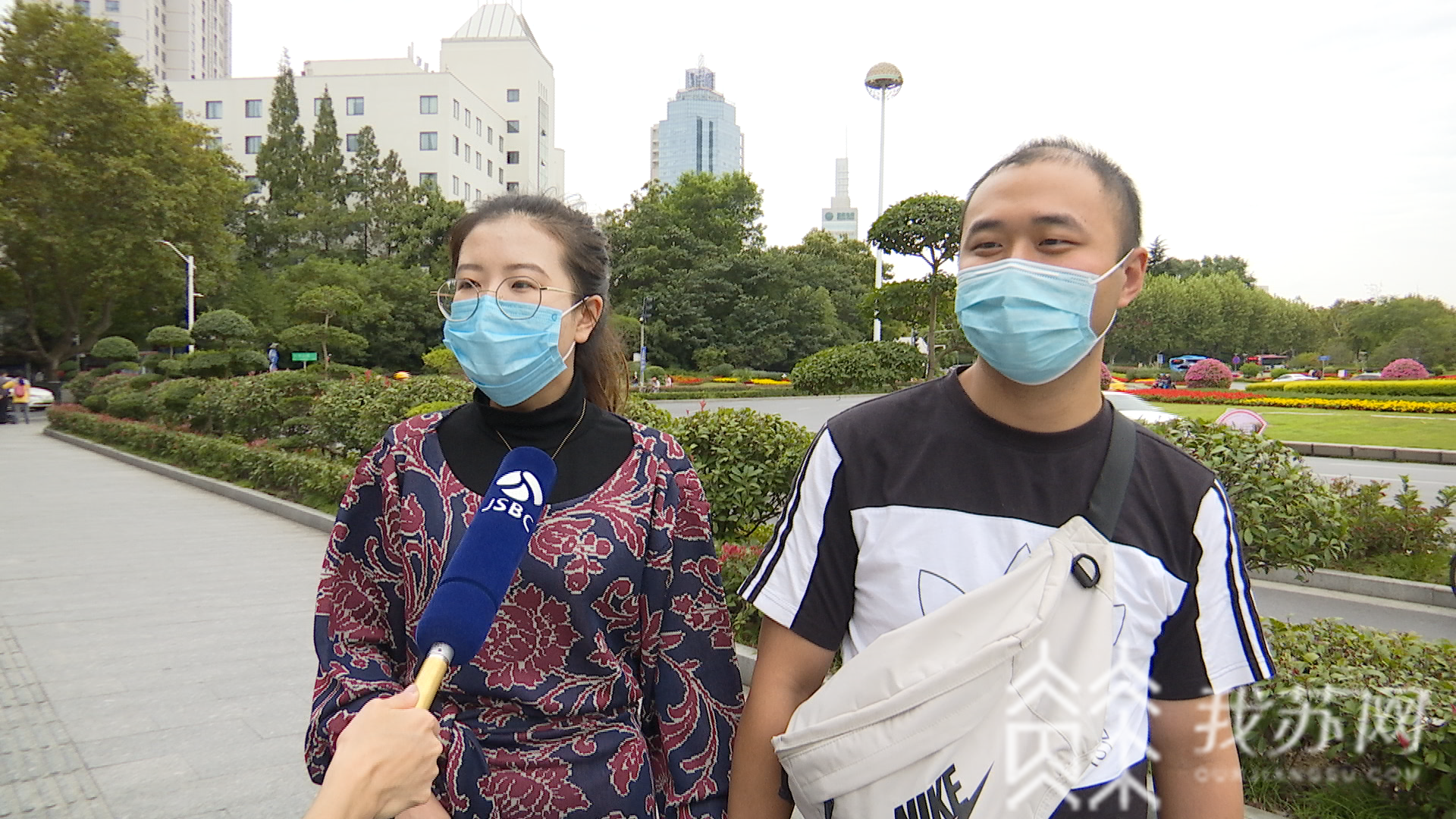 排队■上百人排队的人气餐厅你会“花钱插队”吗？也许你以为的火爆暗藏猫腻！