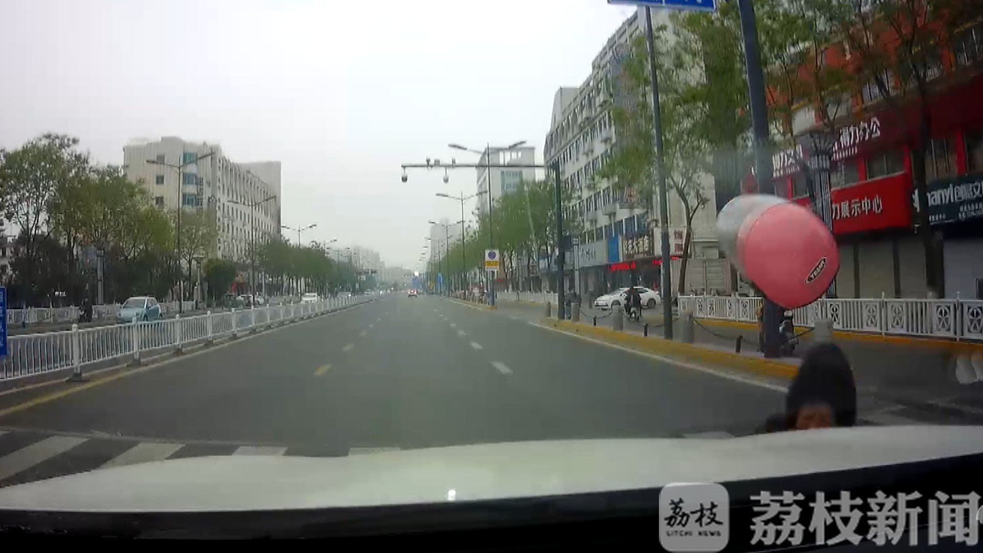 头盔■“电动车被降速，还有必要戴头盔吗？”交警回应：“当然有！”
