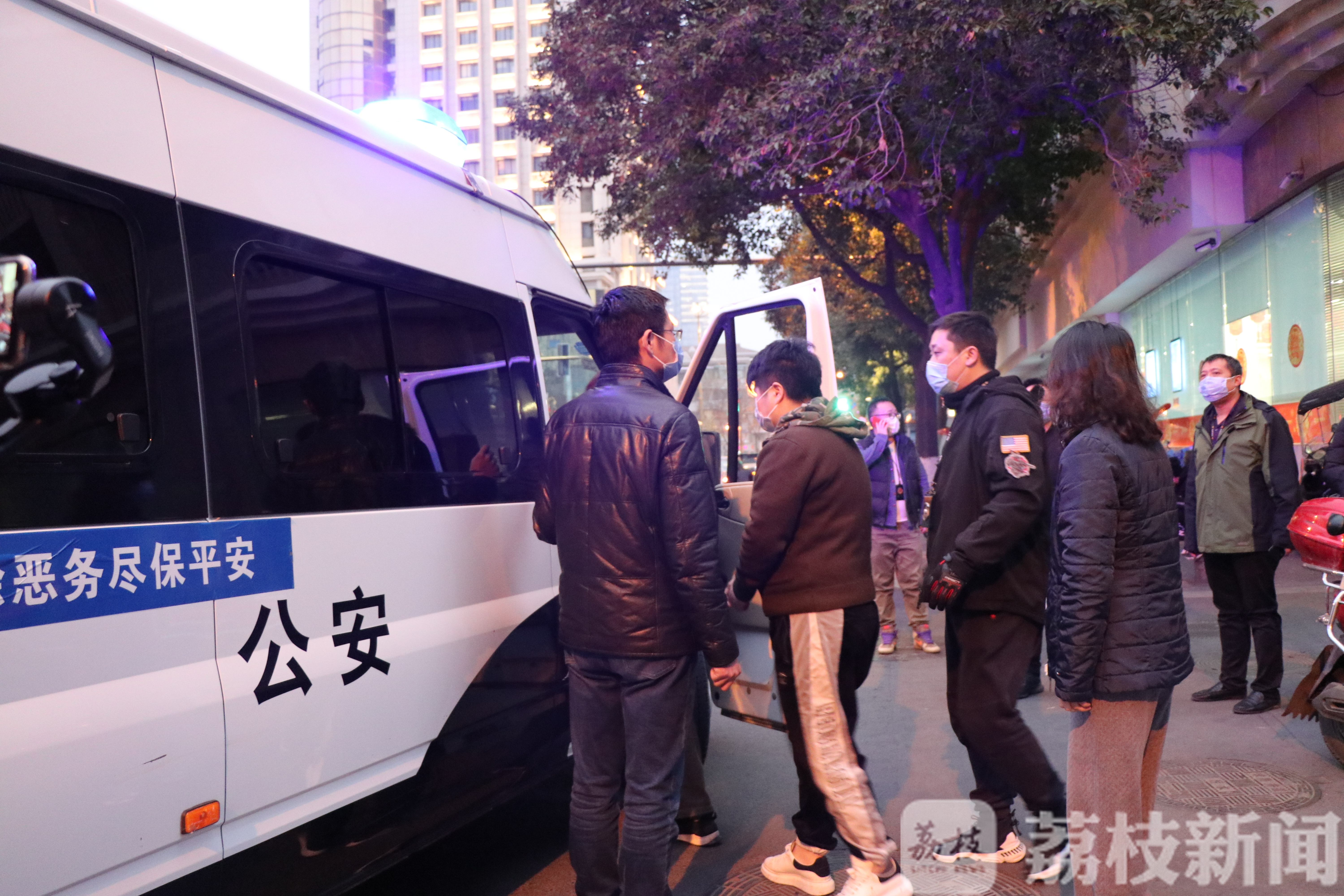 诈骗■以恋爱结婚为名实施诈骗，南京警方捣毁网络主播诈骗团伙