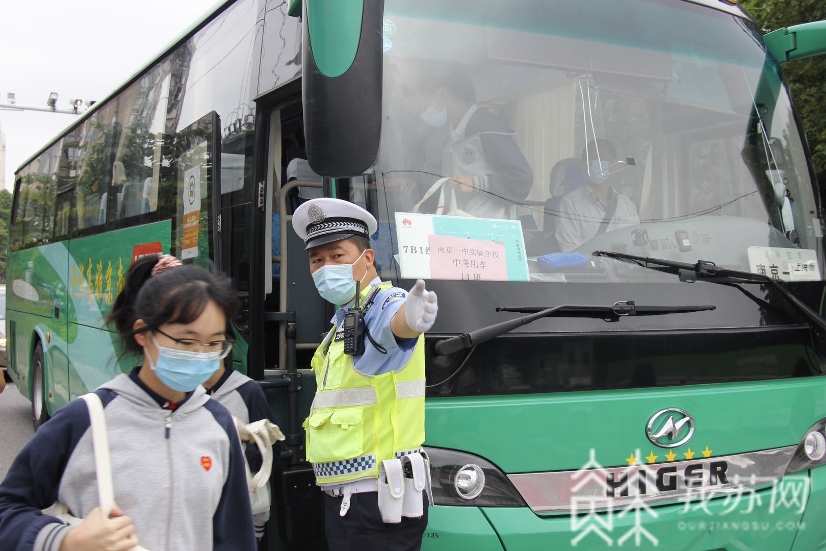 『』交警护考再起航 南京中考首日：全力以赴保畅通