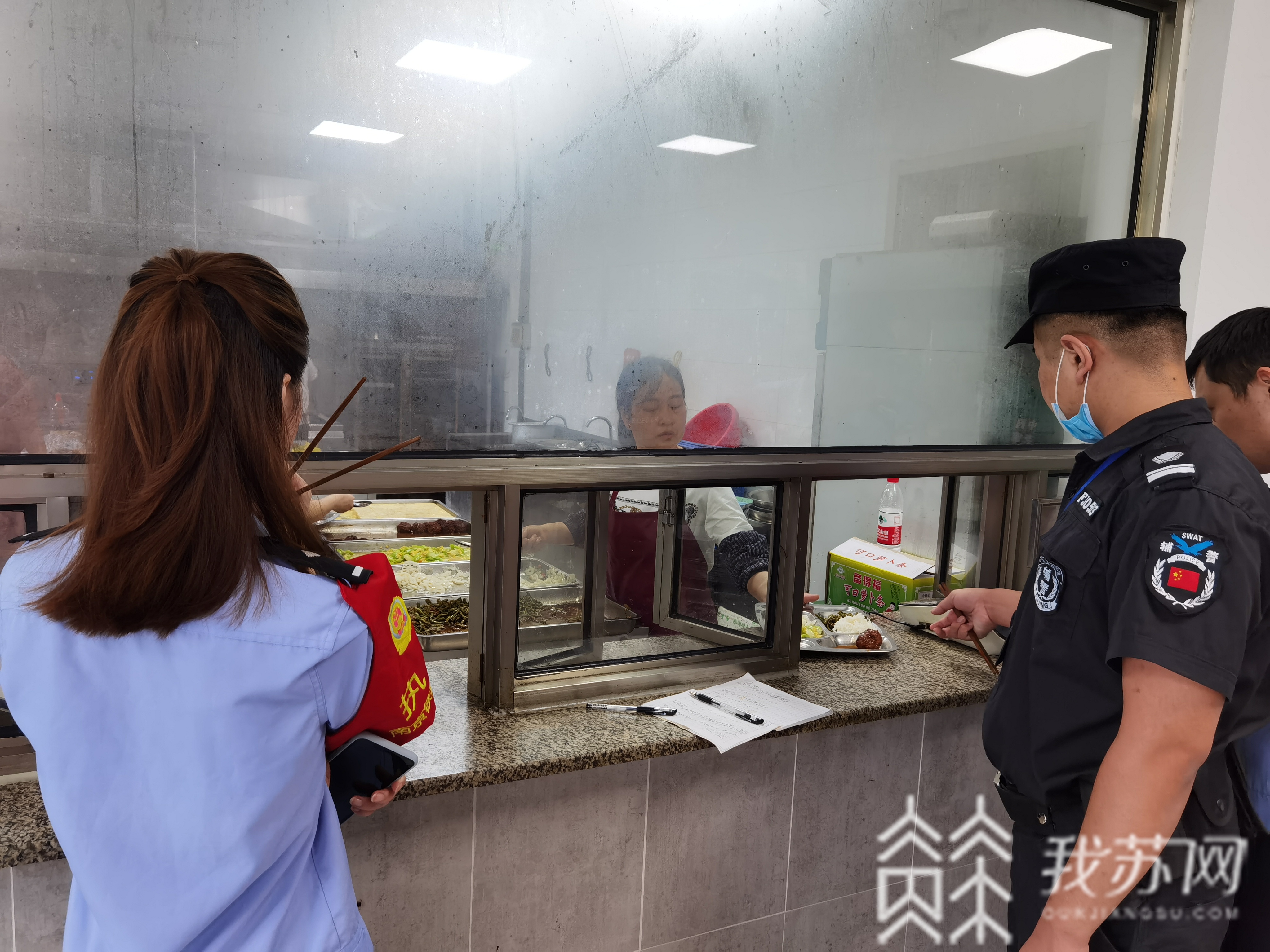 浪费■江苏省各地机关部门积极行动，杜绝“舌尖上的浪费”
