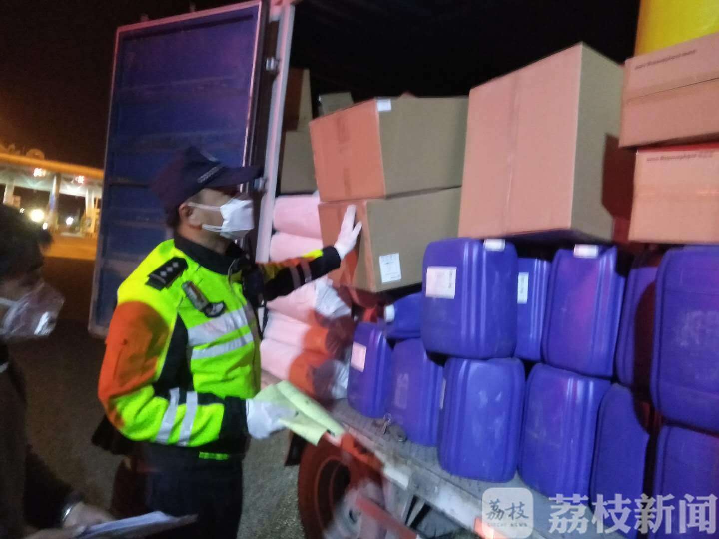 违法■飓风行动！南京警方严厉查处交通违法违规行为