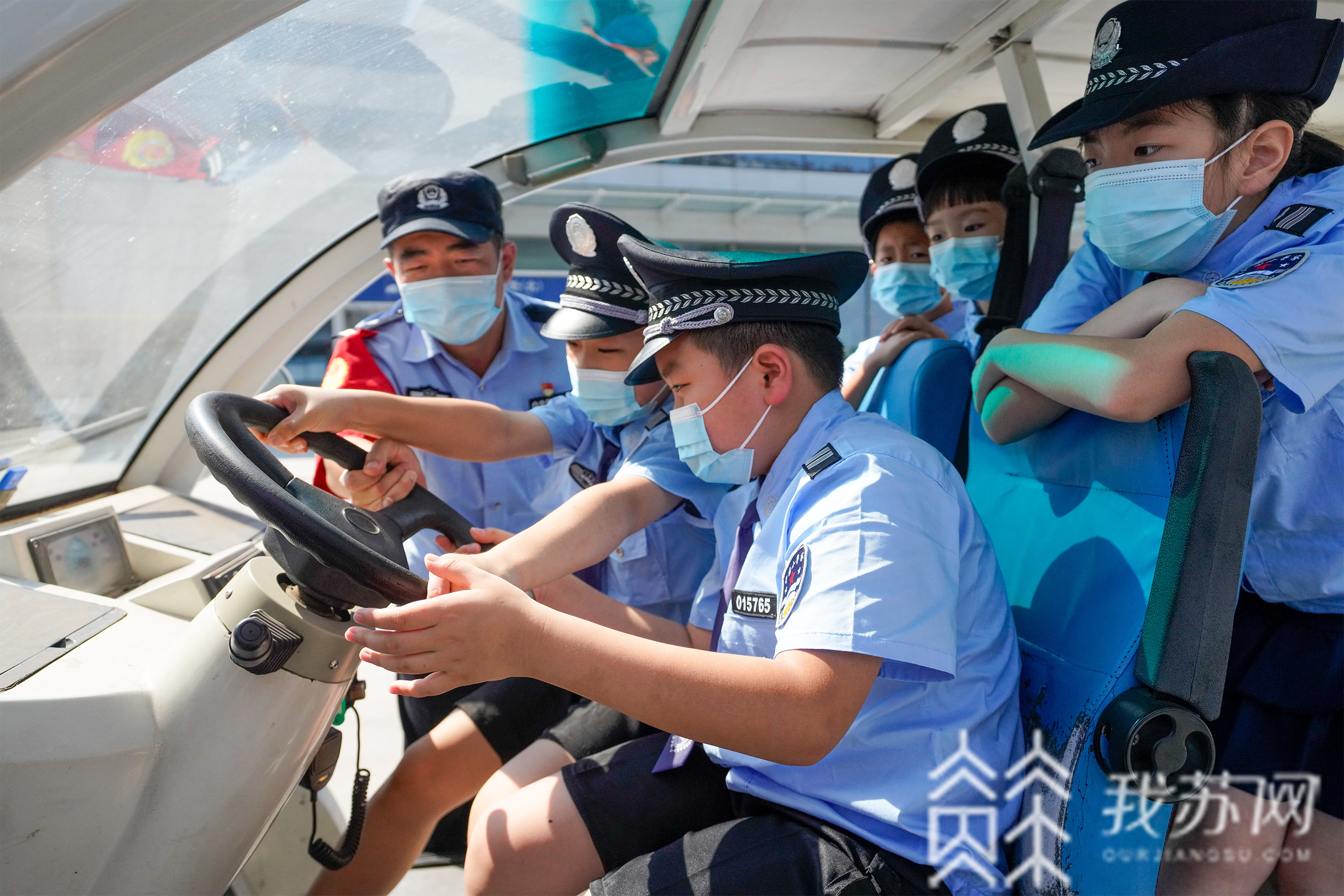 #父母#更懂父母艰辛 警娃参观警营