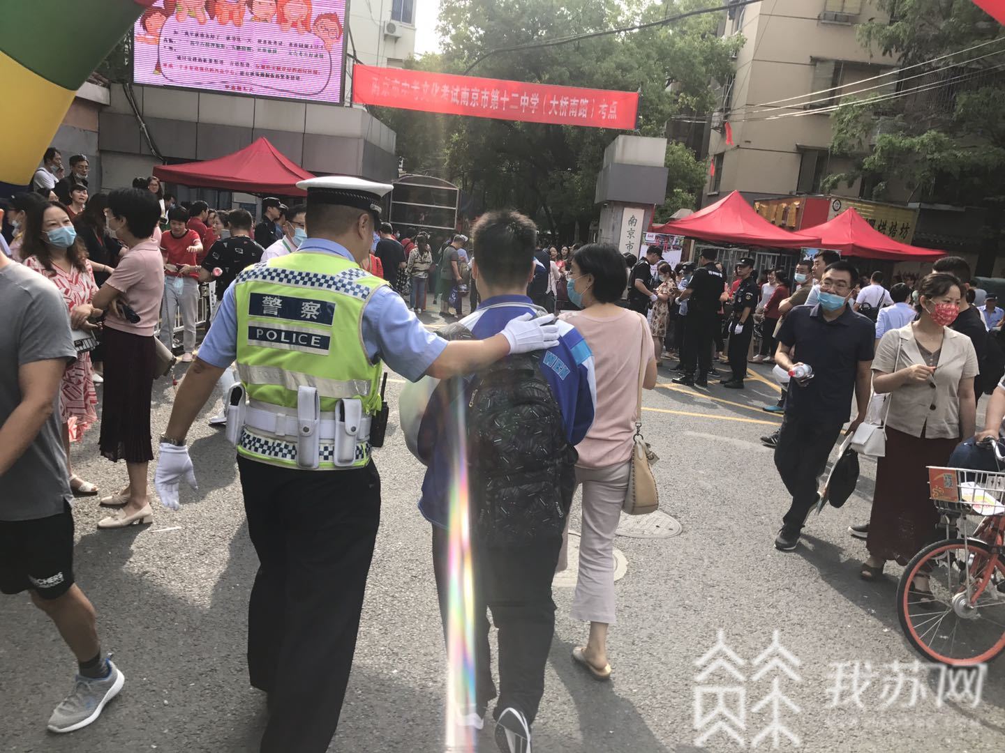 『』交警护考再起航 南京中考首日：全力以赴保畅通
