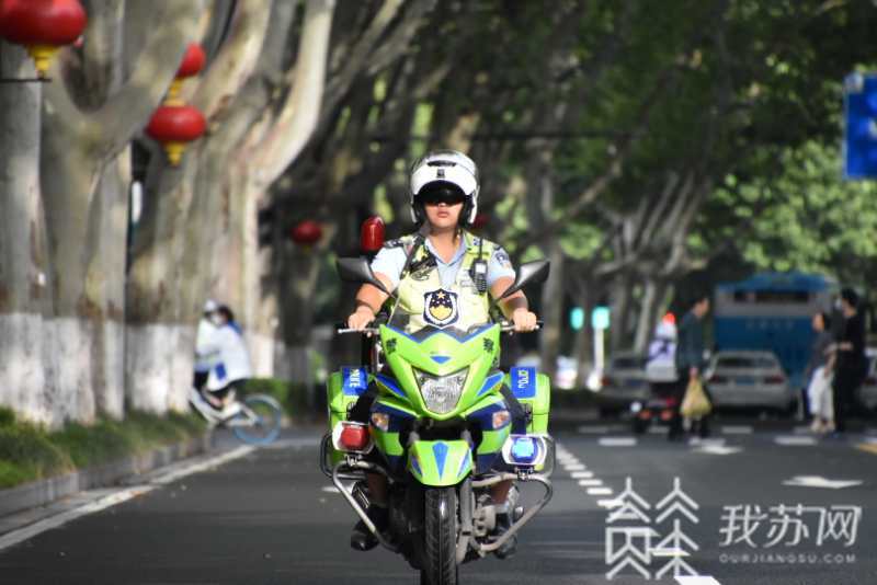 『』交警护考再起航 南京中考首日：全力以赴保畅通