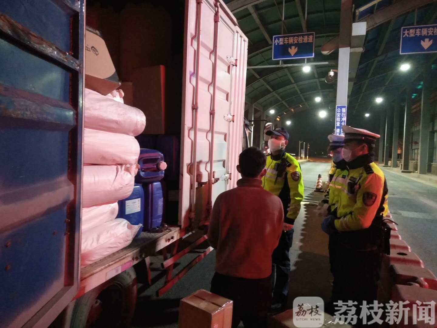 违法■飓风行动！南京警方严厉查处交通违法违规行为